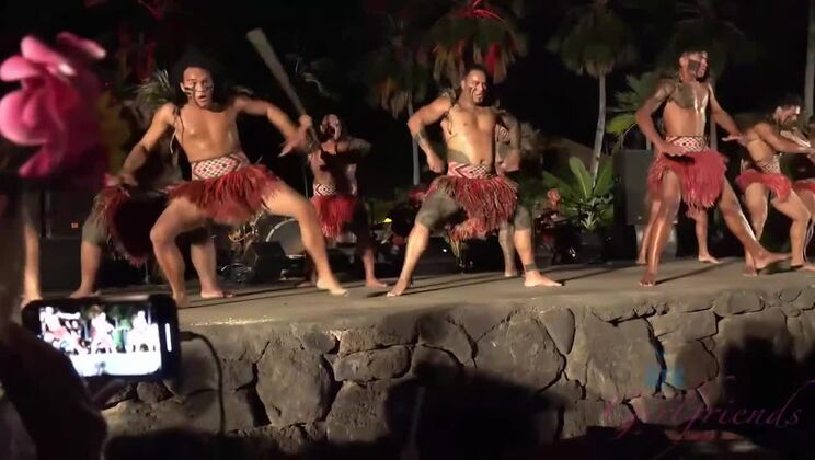 [ATKGirlfriends] - Amateur Niki Snow Fingered in Public - Hawaii POV - Niki Snow