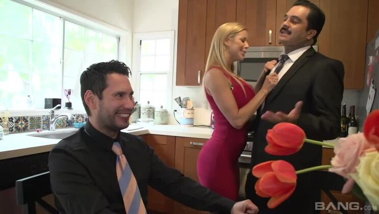 Blonde Alexis Fawx gets facial while friend watches