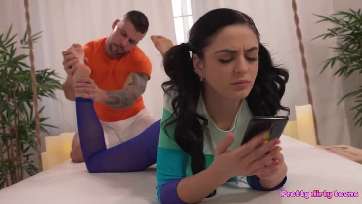 [PrettyDirtyTeens] - Foot Fetish Massage for Brunette Teen Mia Trejsi - Mia Trejsi