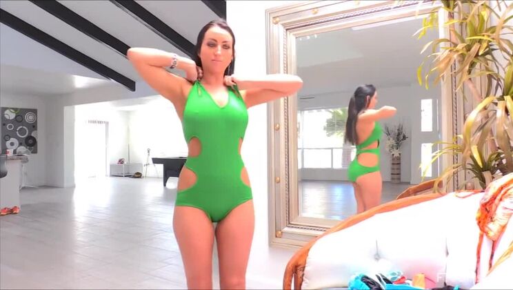 Toying with a Lovely Teen