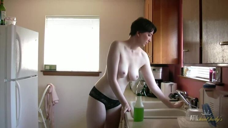 Inara Byrne's Sexy Mature Body Revealed