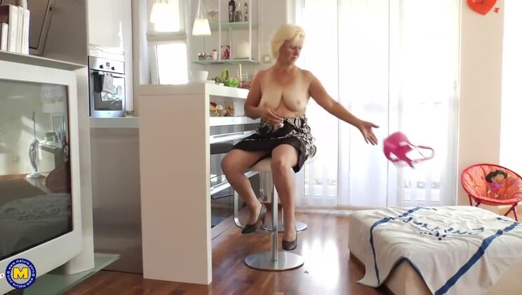 [Mature.nl] - Solo Mature Janice Loves to Get Wild - Janice