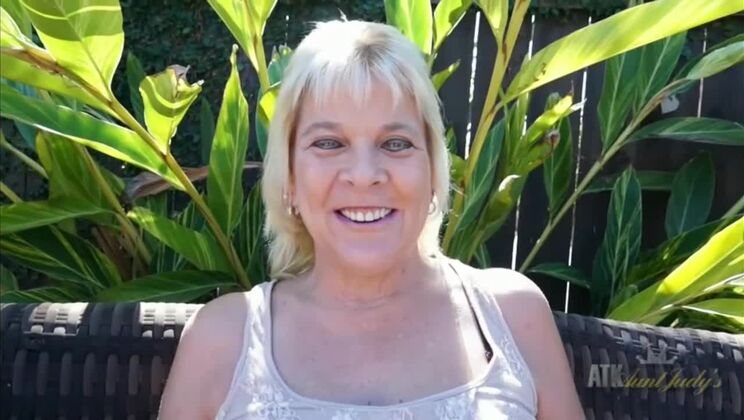 Sindy Silver's Outdoor Masturbation Madness