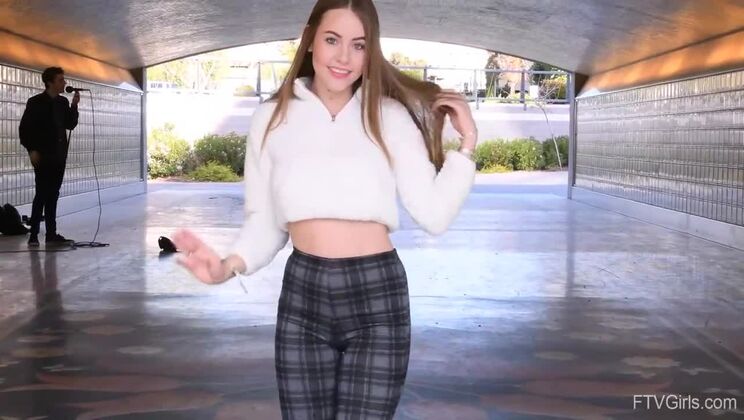 Beautiful Naomi’s Toy-Induced Orgasms