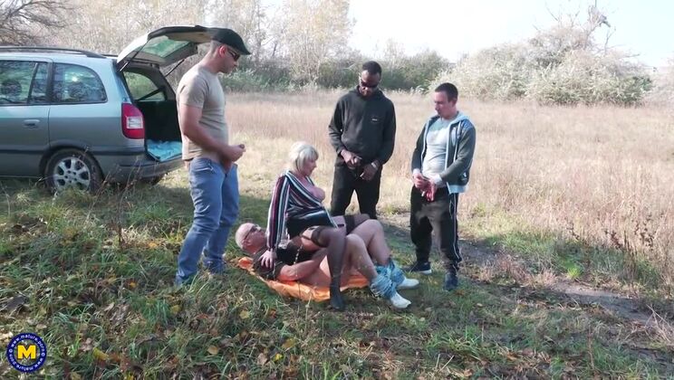 Amy's Facial Frenzy - Gangbang with 4 Guys