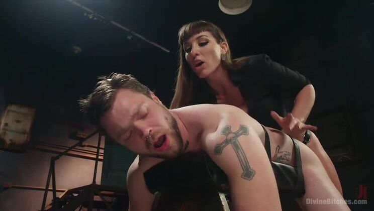 [DivineBitches] - Fingering and Face Sitting with Kara - Mistress Kara - Mike Panic