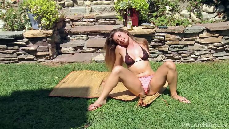 Sexy Brunette Outdoor Solo Scene