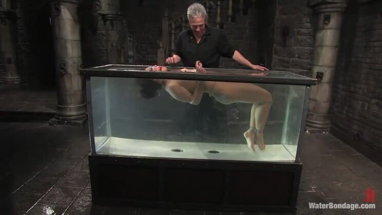 Asian Babe Jandi Lin in Fetish Play