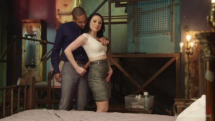 [KinkUniversity] - Tattooed Veruca James Gives a Sensual Handjob