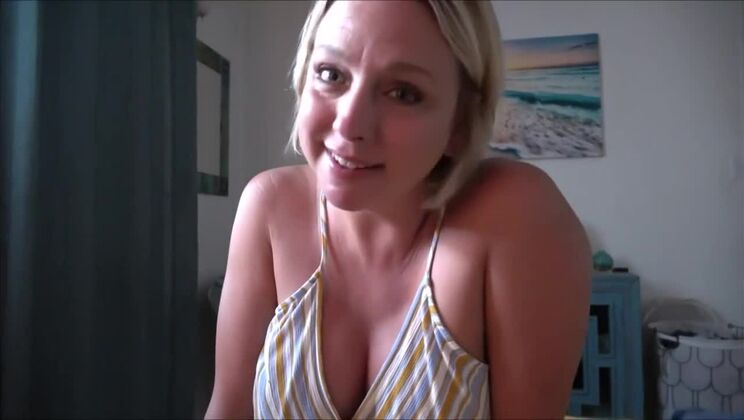 [MomComesFirst] - Beachside Bang with Mom's Friend Brianna - Brianna Beach