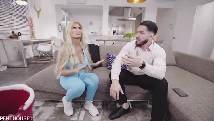 Casca Akashova Gives a Facial as a Maid