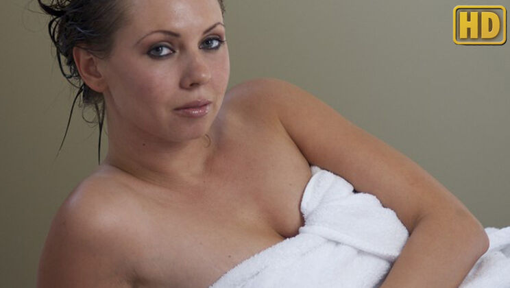 [SelfDesire] - Darla's Wet Adventure - Darla