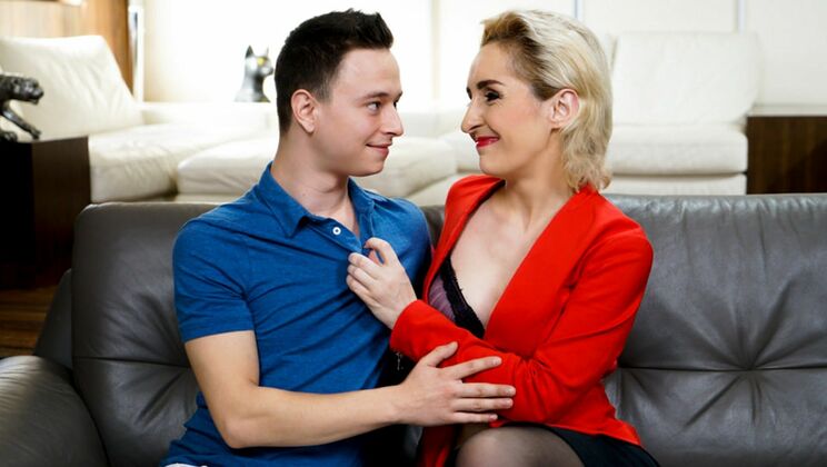 [LustyGrandmas] - Facial Pleasure with Nikki