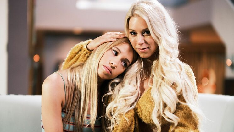 [Mommy'sGirl] - Hairy Pussy Licking with Stepmom Katie - Katie Morgan - Khloe Kapri