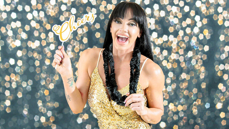 [MYLF] - New Year, New Sexy MILF - Peter Green - Leila LaRocco