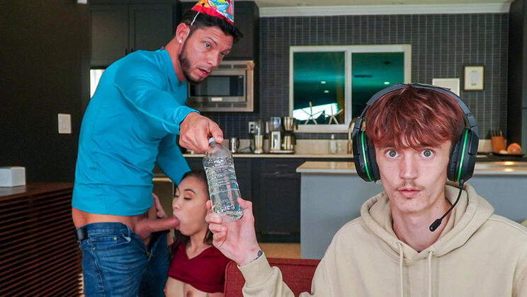 Asian Teen Kimmy Kimm Gets Surprised