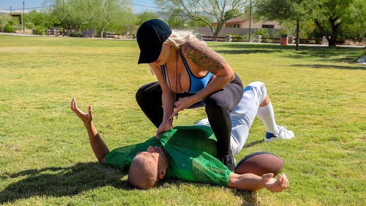 [Brazzers] - Handjob for Xander - Nina Elle - Xander Corvus