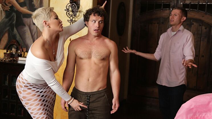 [MilfHunter] - Tattooed Temptress Reigns - Robby Echo - Ryan Keely