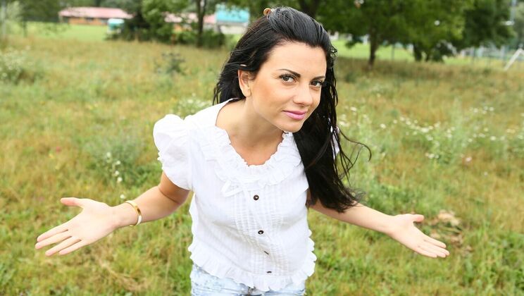 Amateur Babe Fucked Doggystyle in Vehicle