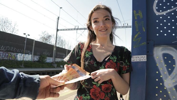 [PublicAgent] - Kylie Nymphette Gets Fucked Outside