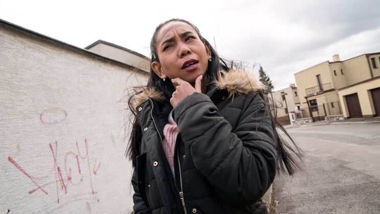 [PublicAgent] - Indonesian Amateur Babe Wants The Money - Erik Everhard - Killa Raketa