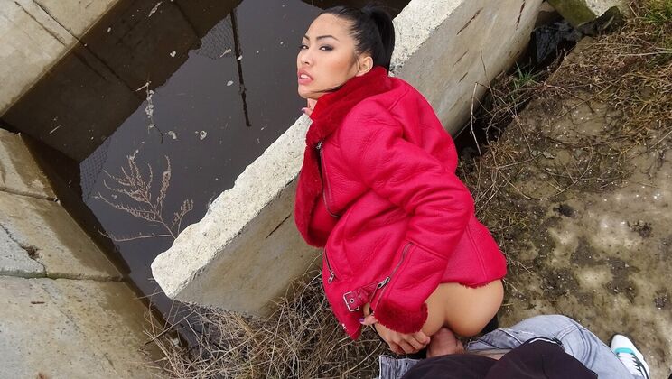 [PublicAgent] - Public Sex with Horny Thai Girl Big Tits - Erik Everhard - Zaawaadi