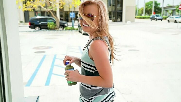 [PublicPickups] - Levi's Perfect Chick - Levi Cash - Nicole Clitman