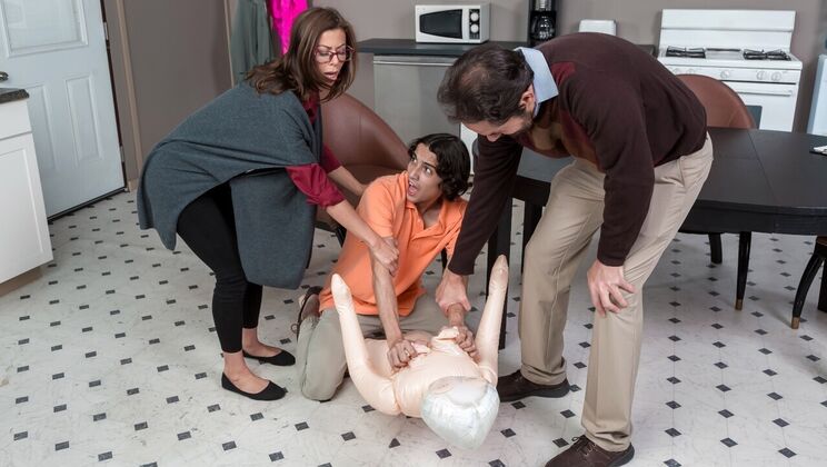 Athletic Latina's Blowjob Session