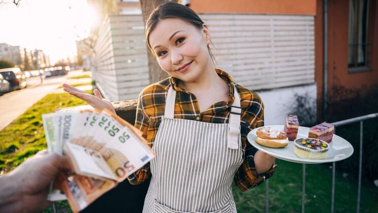 [PublicAgent] - Luna's Creampie Surprise Outdoors