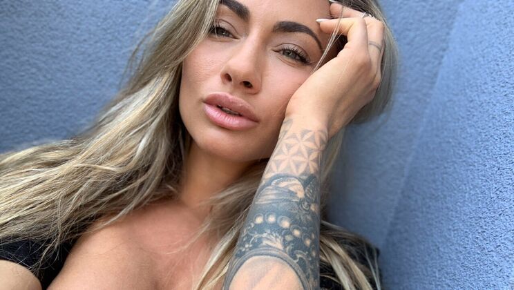 [FakeHubOriginals] - Big Tits Solo: Blonde Girl Goes Wild - Michaela Isizzu