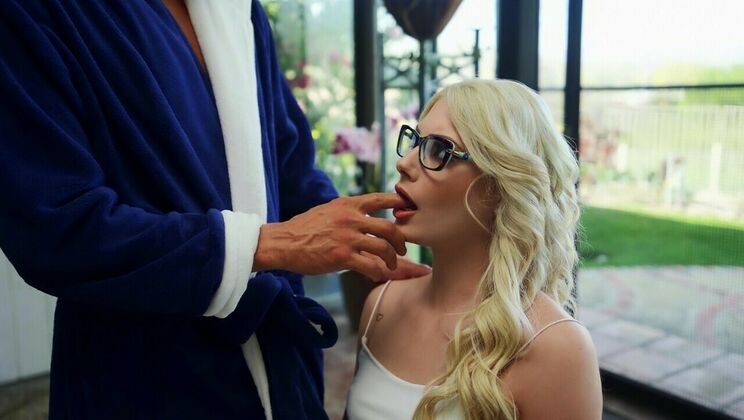 [IKnowThatGirl] - Athletic Amateur Nella Jones Gets Fucked in The Interview