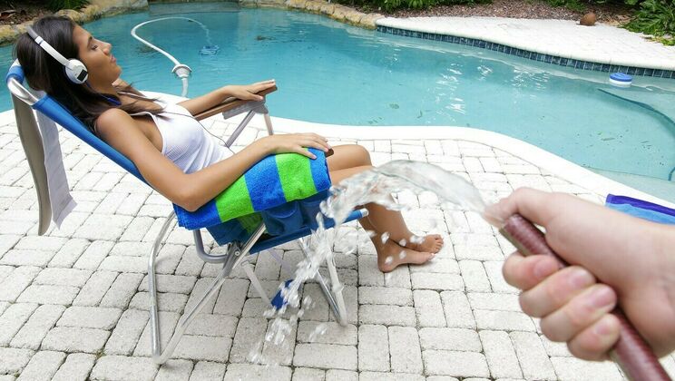 [LatinaSexTapes] - Sunbathing Prank Turns into Sex - Victoria Valencia