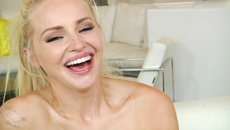 [HardX] - Petite Staci Carr in Hot BTS Action - Staci Carr