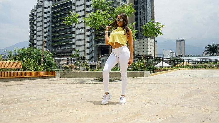 [Oyeloca] - Latina Asses With Sunglasses On - Mario Leon - Cameron Bell