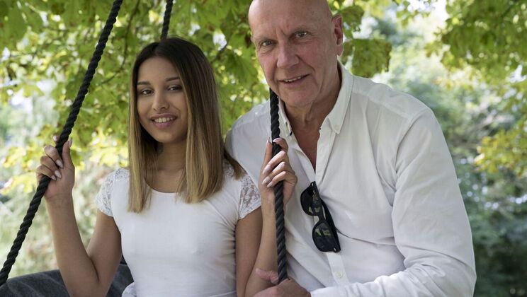 [Oldje] - Natural Beauty on a Swing