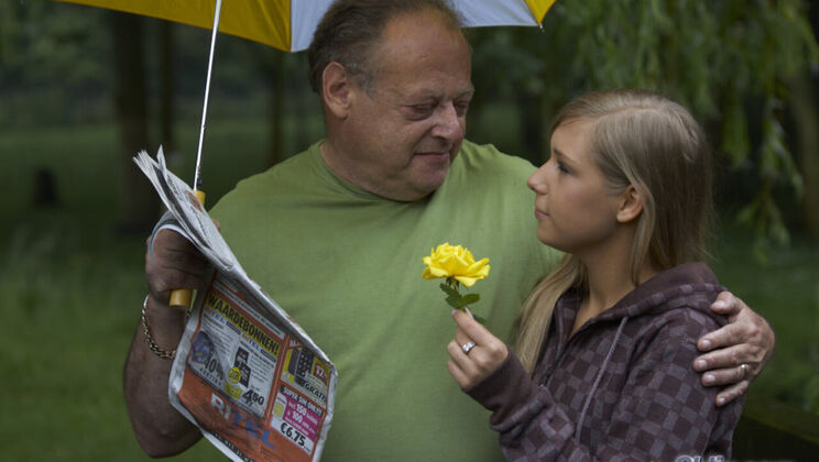 [Oldje] - Old and Young Lovers: Neil and Sheryl's Kissing Affair