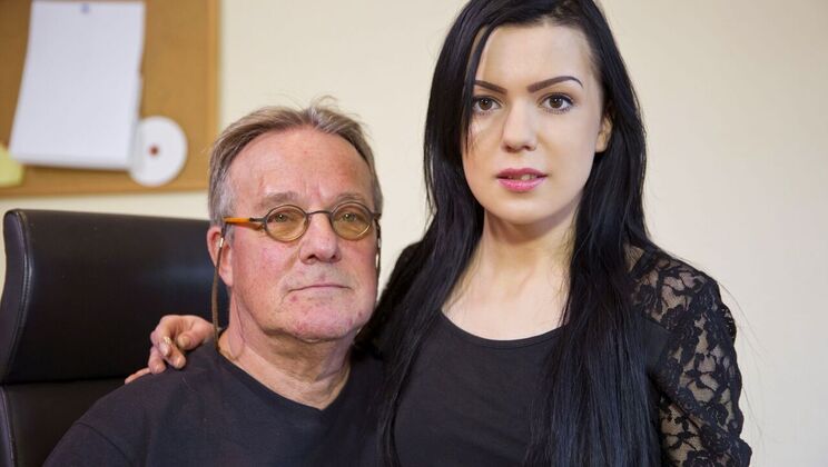 [Oldje] - Close Up Blowjob by Teen Secretary - Harry - Luize Saint