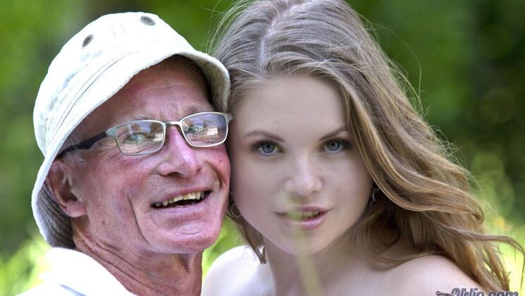 [Oldje] - Alessandra Jane and John: A Hot Outdoor Encounter