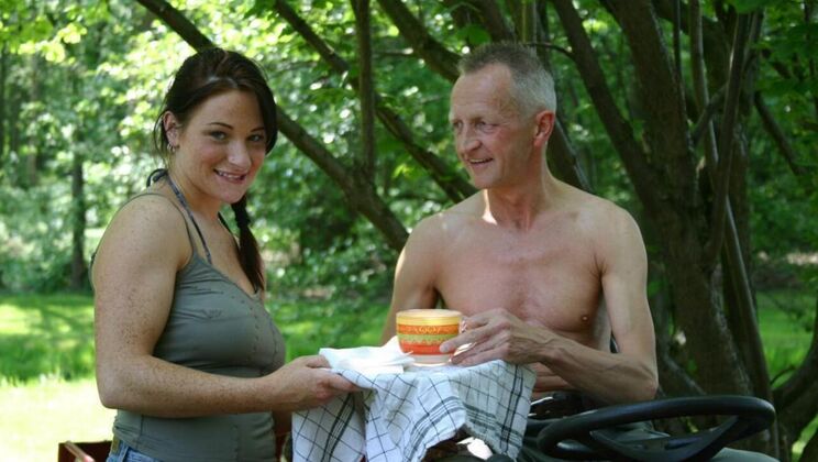 [Oldje] - Outdoor Sex with Patty - Doug - Patty