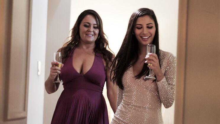 Lesbian Kiss Party: Gianna Dior and Elexis Monroe