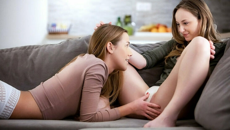 [SexArt] - Trimmed Pussies Get Licked in Outdoor Lesbian Sex