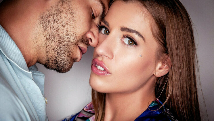 [SexArt] - Close-Up Kiss: Juan Lucho and Silvia's Nipple Play - Juan Lucho - Silvia Dellai