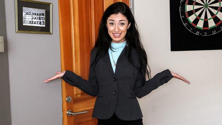 Cameron Canela's Petite Body