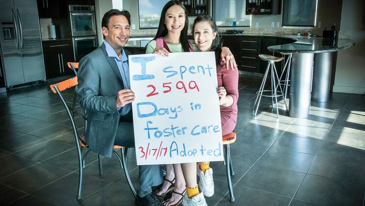 [FosterTapes] - Blowjob in the Bathroom with Foster Mother - Bobby Beefcakes - Jazmin Luv