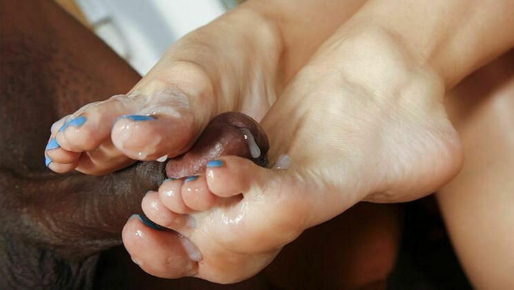 Brunette Babe Cassidy Klein