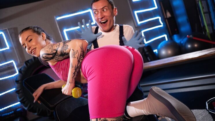 [FitnessRooms] - Tattooed Babe in Sexy Gym Outfit - Charlie Dean - Eden Ivy