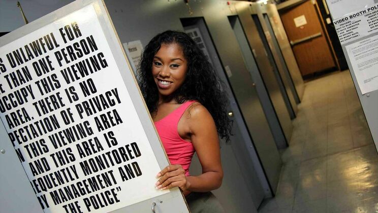 Yasmine De Leon Facial Cum Shot