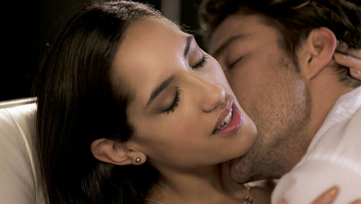 [SexArt] - Checkmate: Chloe Amour's Sensual Encounter - Chloe Amour - Jay Smooth