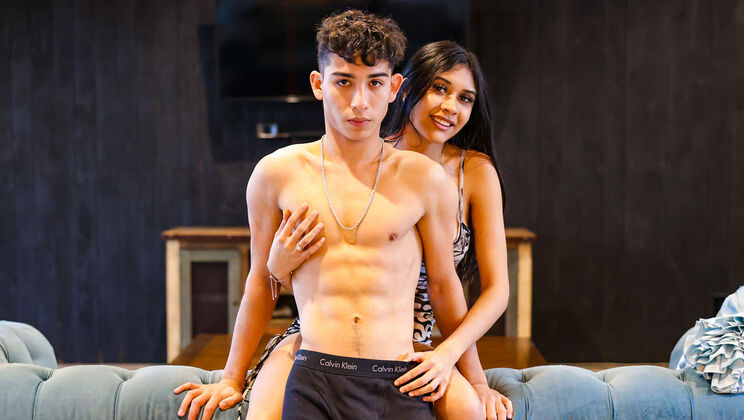 [HotGuysFuck] - Reina Heart Meets Johnny Ortega for a Secret Night - Reina Heart - Johnny Ortega
