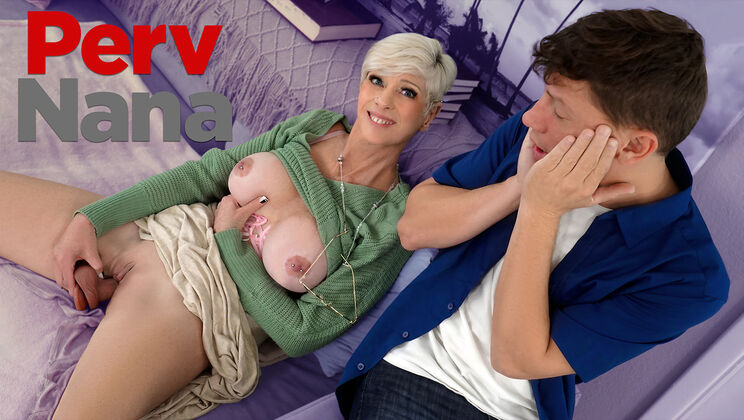 Older Woman Blowjob – Foxxxy Darlin Loves Young Dick